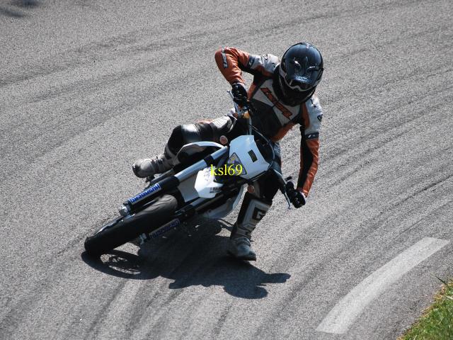 http://img46.xooimage.com/files/e/0/e/moto-1305025.jpg