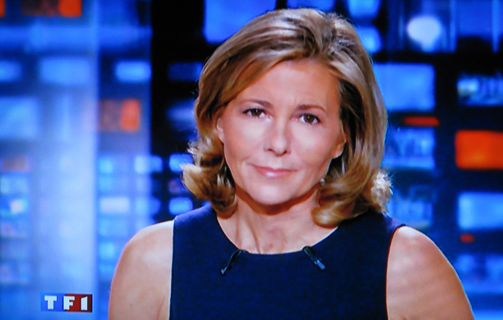 http://img46.xooimage.com/files/0/7/5/claire-chazal-jou...-sourire-1deed2e.jpg